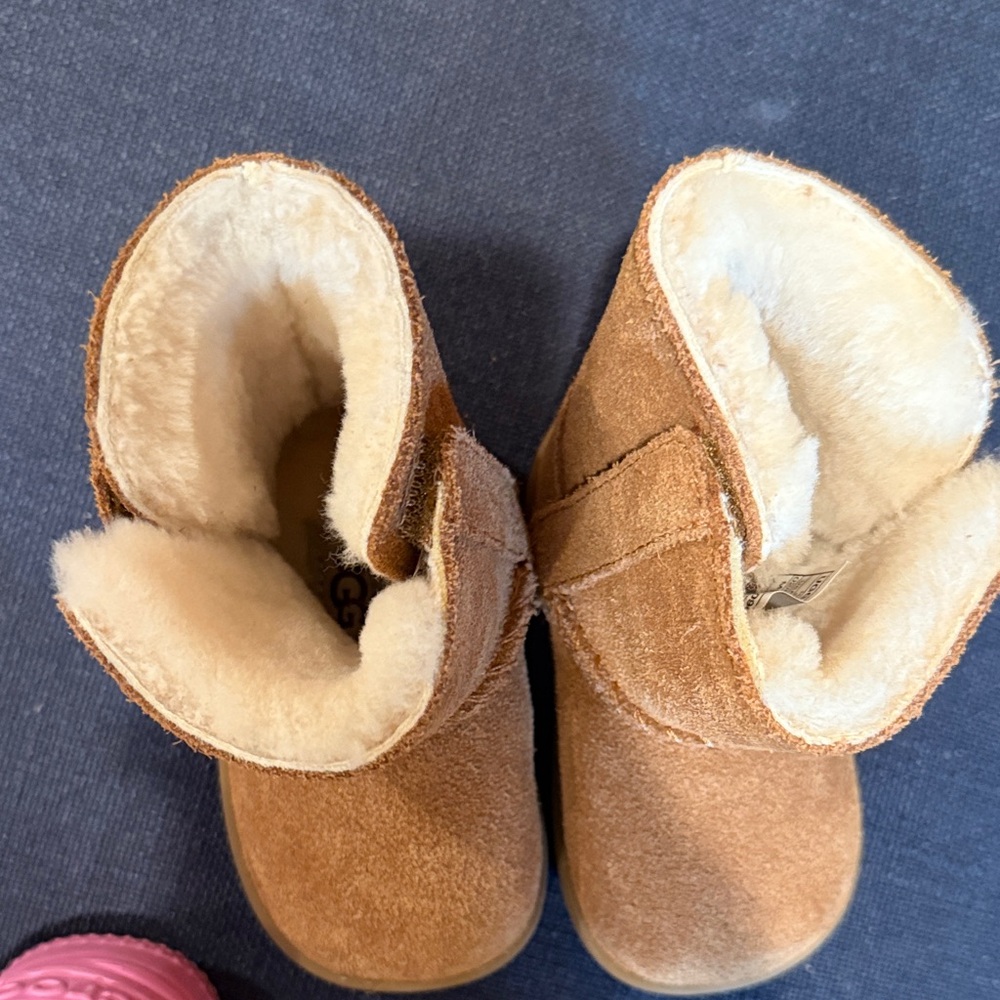 UGG Toddlers' Chestnut Suede Sheepskin Boots - Chestnut - Picture 5 of 5